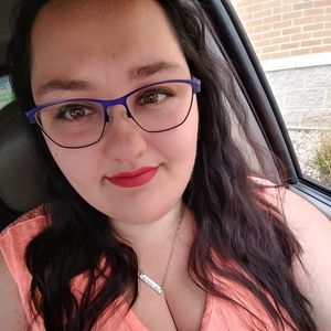 Meet your Posher, Danielle